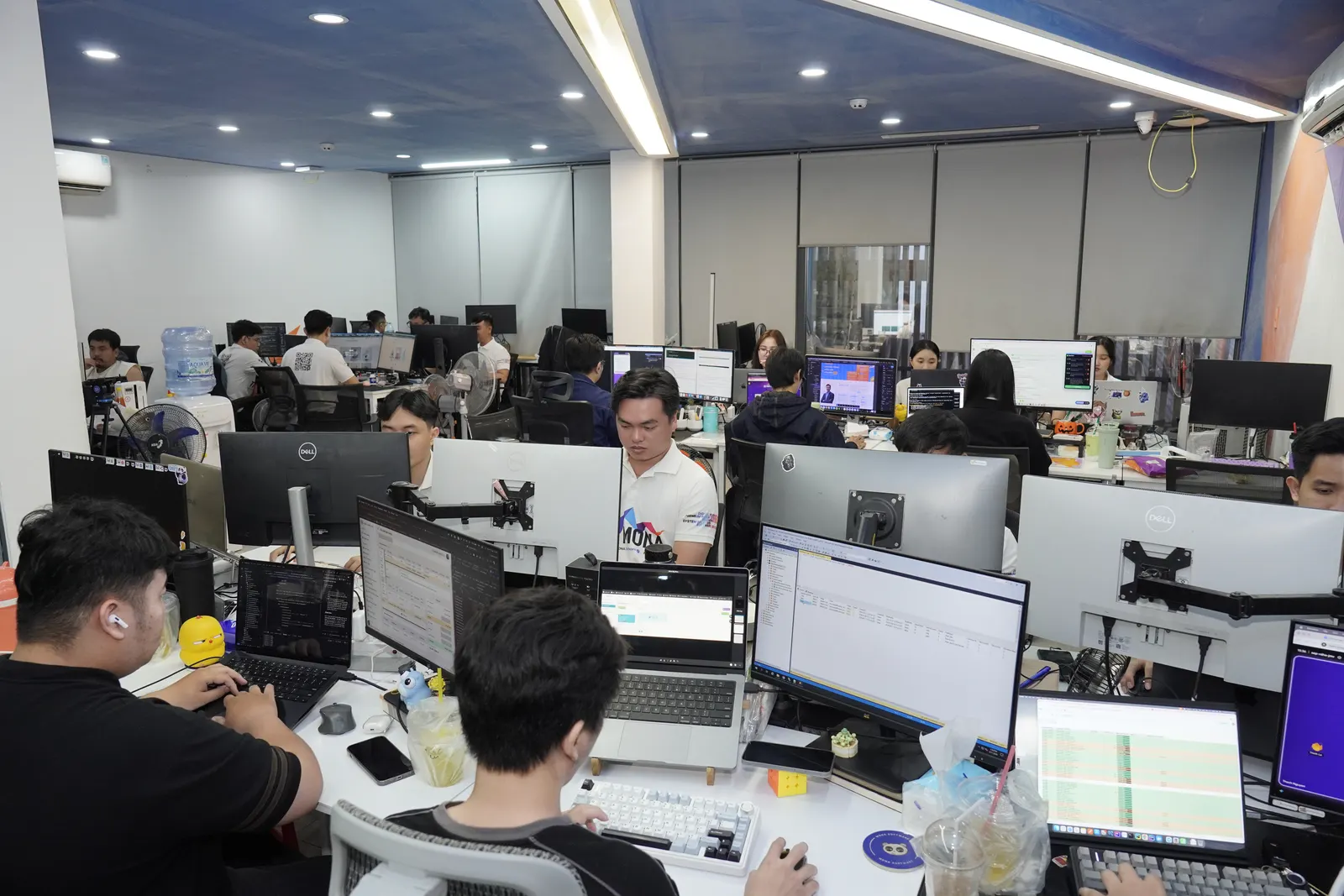 Sàn văn phòng kỹ thuật rộng của MONA